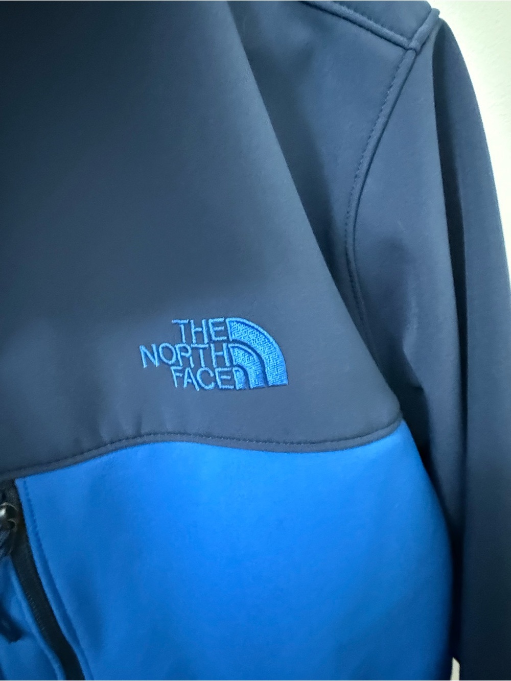 The North Face Men’s Two-Tone Blue Softshell Jacket Bud light men’s large - Picture 4 of 12